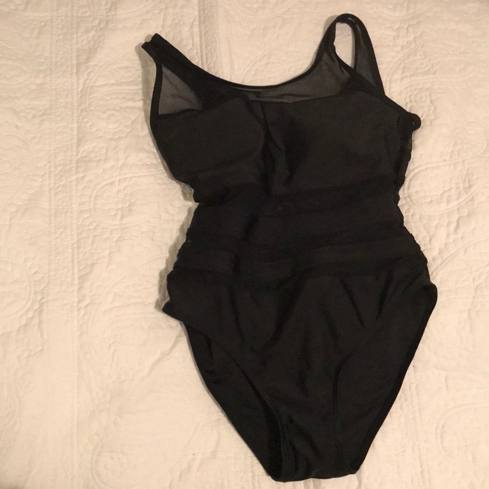 Mesh center one piece